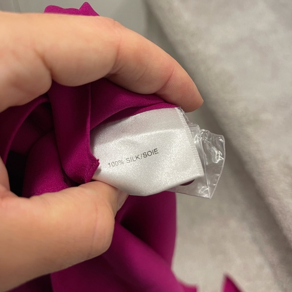 Beautiful HAUTE HIPPIE Silk Blouse, Magenta in colour, size XS - Picture 4 of 4